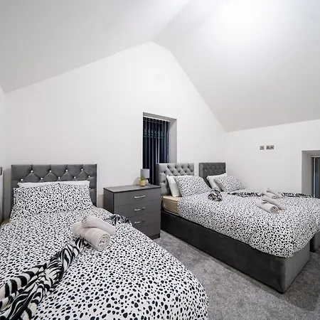 Modern 2-bed Townhouse, Conveniently Located Near Leeds Centre - Perfect For Corporate Apartment Leeds (West Yorkshire)