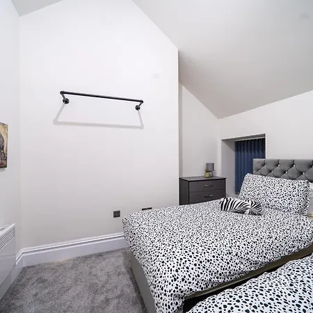 Modern 2-bed Townhouse, Conveniently Located Near Leeds Centre - Perfect For Corporate Apartment