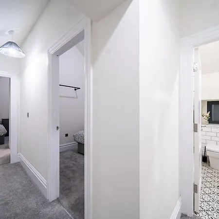 Modern 2-bed Townhouse, Conveniently Located Near Leeds Centre - Perfect For Corporate Leeds (West Yorkshire)