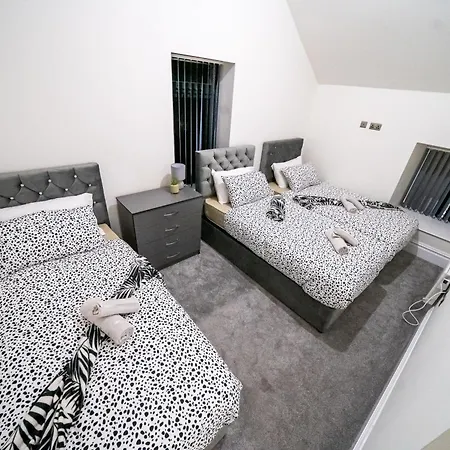 Apartment Modern 2-bed Townhouse, Conveniently Located Near Leeds Centre - Perfect For Corporate *